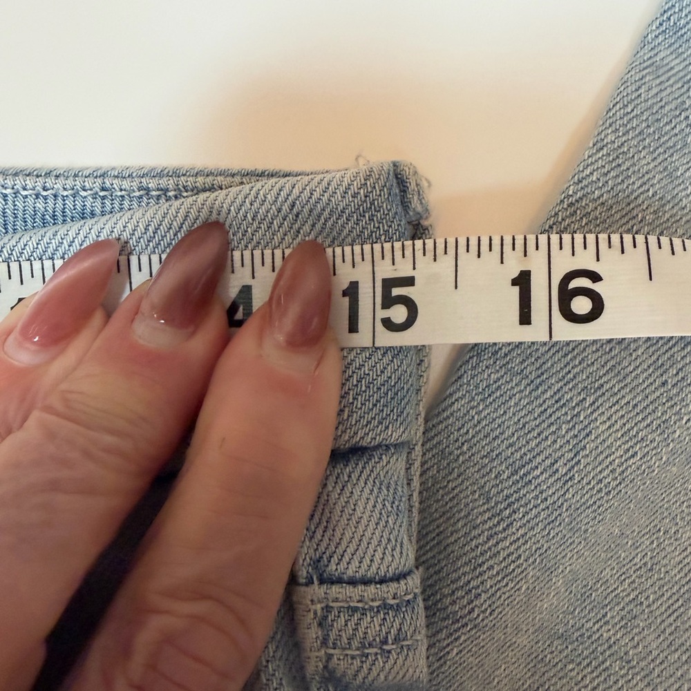 #200 Good American Light Blue Ripped Straight Leg Jeans. Excellent Condition. - Picture 12 of 14